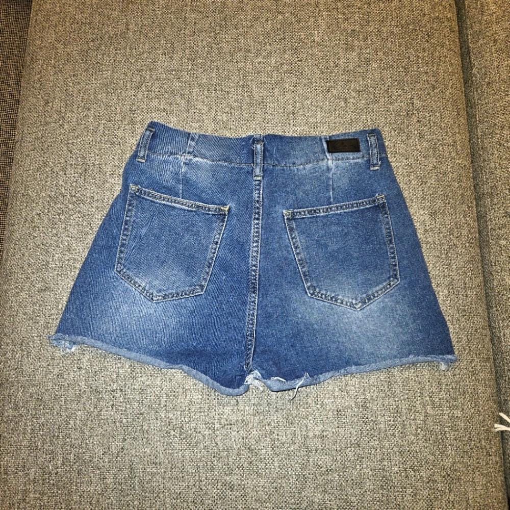 Elan High Waist Pleat Front MOM  Short SZ MEDIUM, MEDIUM WASH DENIM EUC